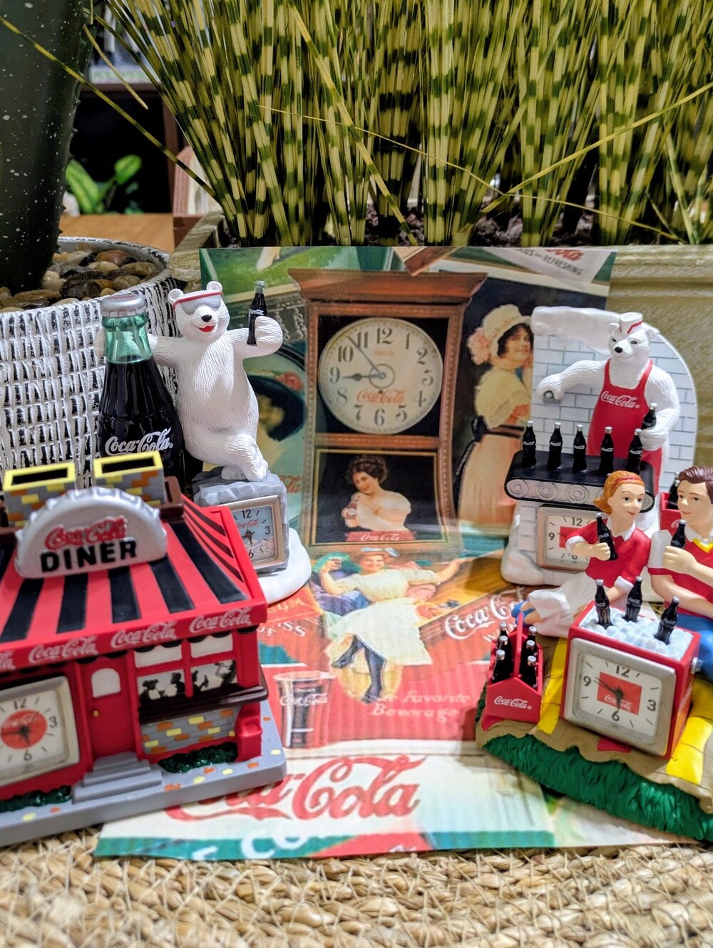 Vintage Retro Coca Cola Red & White Retro Diner Clock Collection